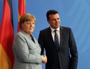 Μέρκελ - Λευκός Οίκος και ΕΕ πιέζουν για το «ΝΑΙ» στο δημοψήφισμα στα Σκόπια - Τους βάζουν και στην ΕΕ!